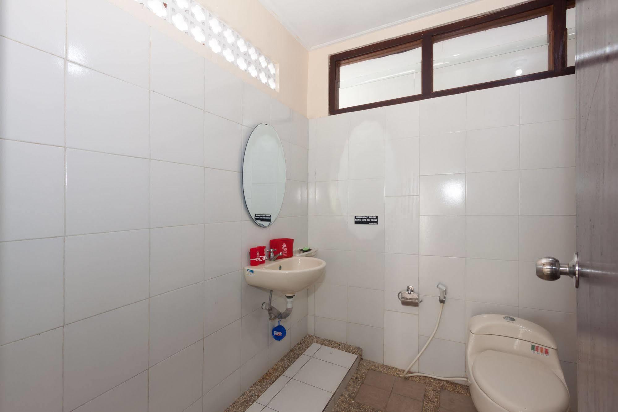 Zen Rooms Sanur Blanjong Sekawaru Exterior photo