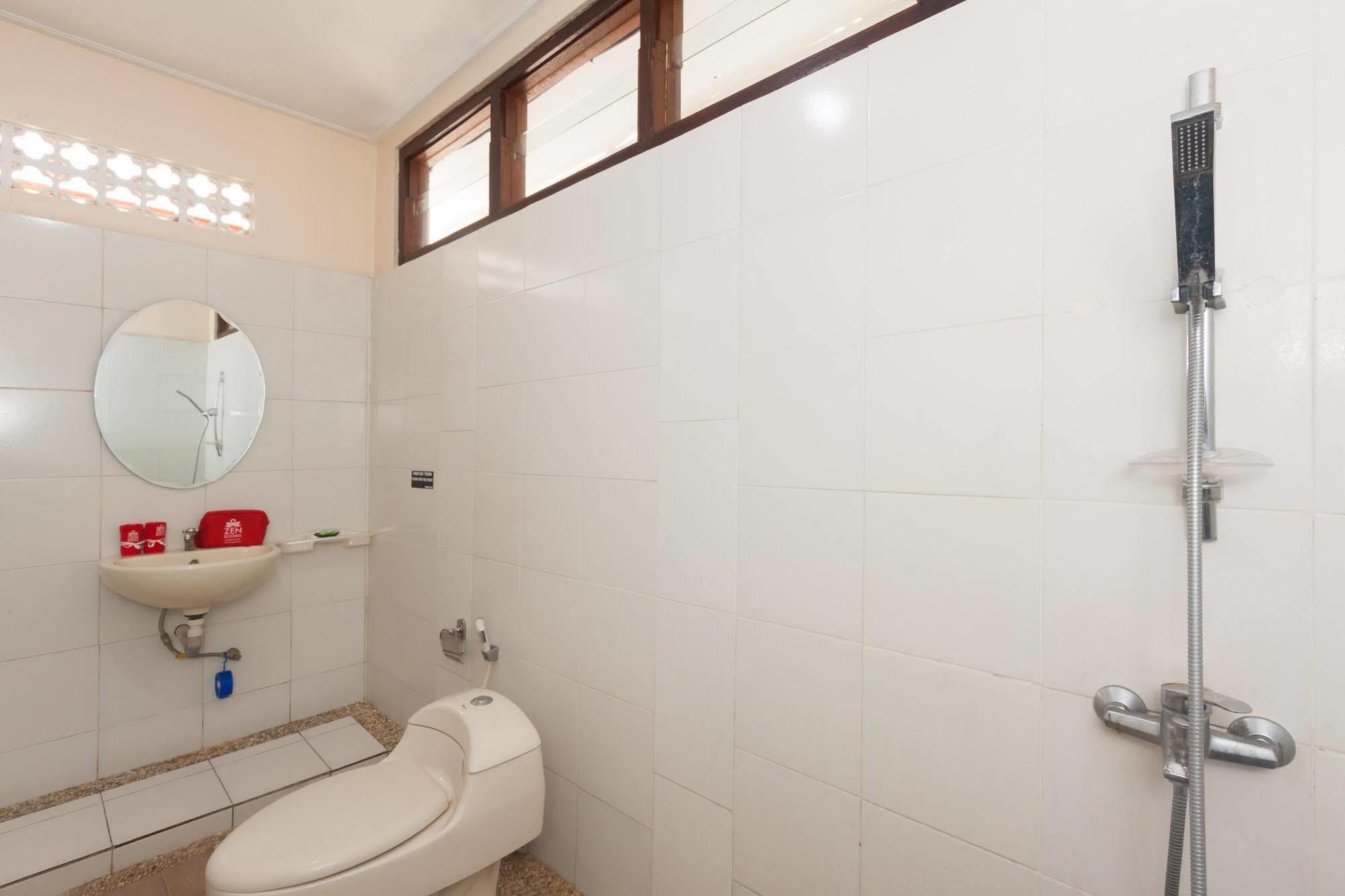 Zen Rooms Sanur Blanjong Sekawaru Exterior photo