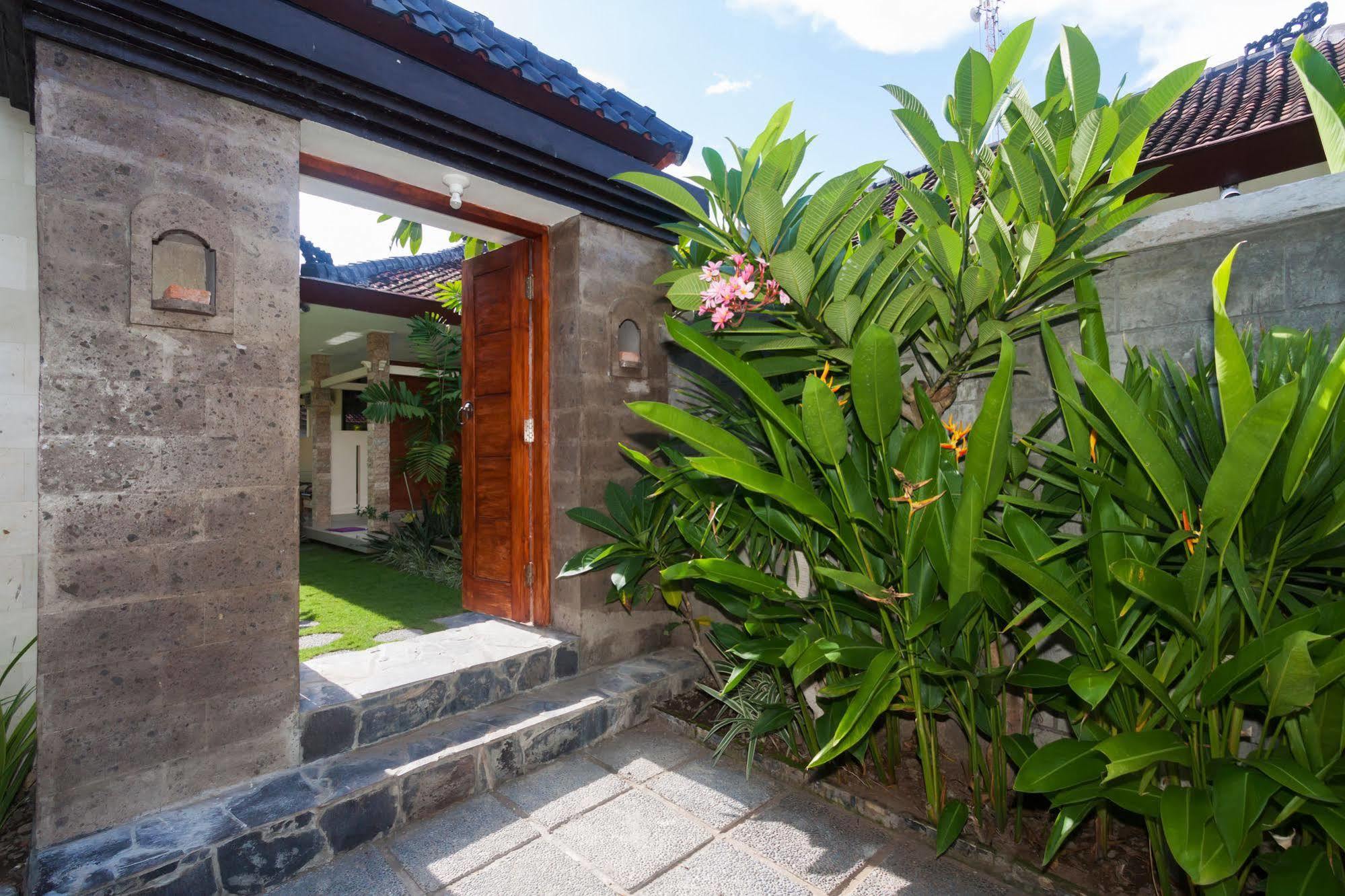 Zen Rooms Sanur Blanjong Sekawaru Exterior photo